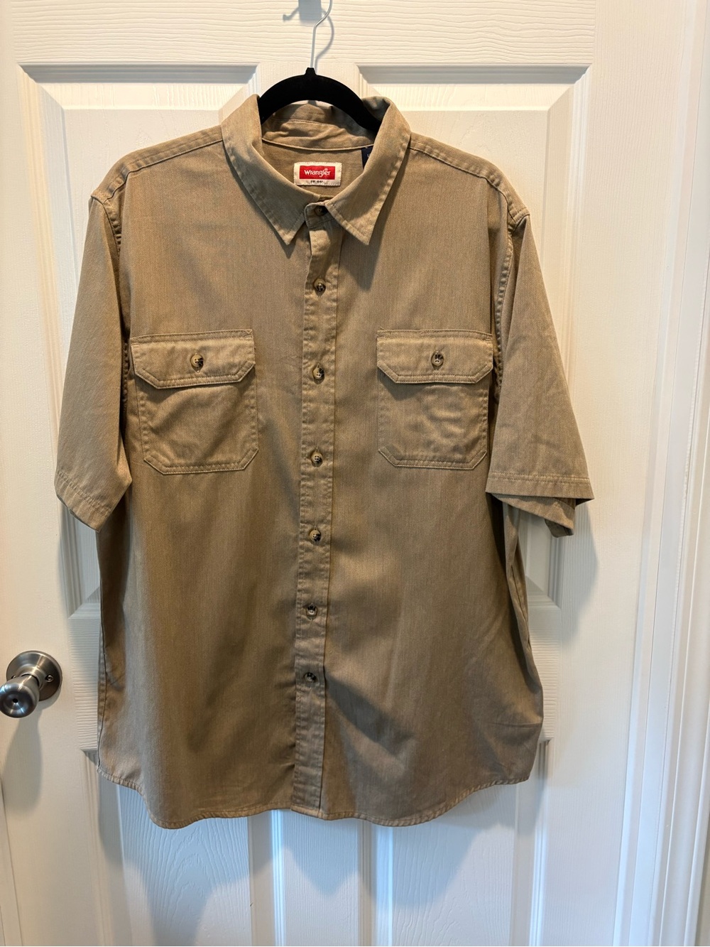 Wrangler Men’s Short Sleeve Button-Down Shirt in Khaki/Tan